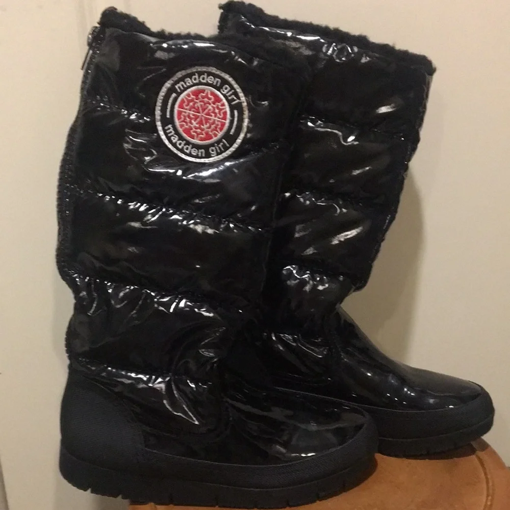 Like New!Steve Madden-Madden Girl Iggloo Puffer Tall Boots patent leather look 8